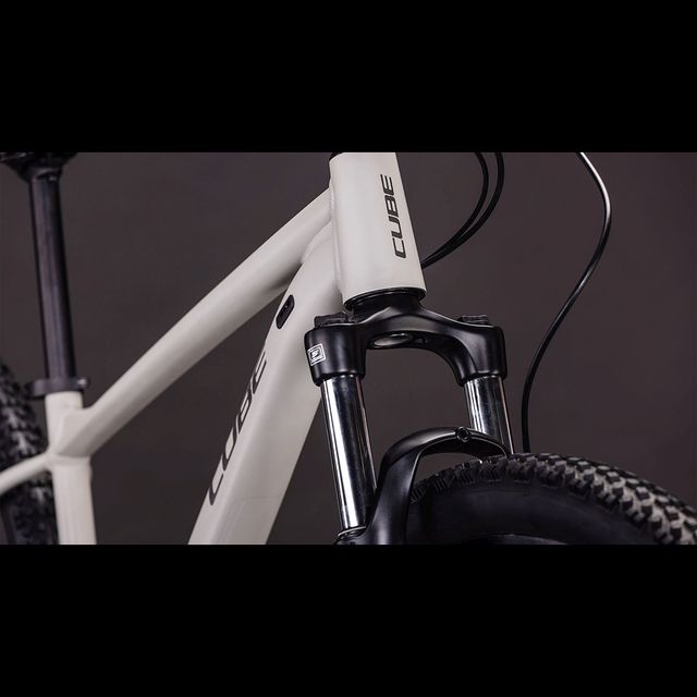 CUBE Aim Pro maastopyörä